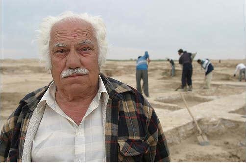 Viktor Sarianidi at a dig site