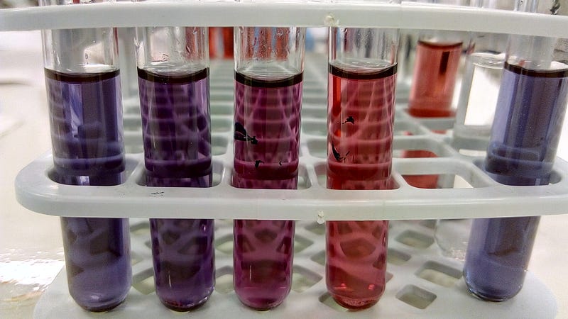 Gold nanoparticles of different sizes fluorescing in various colors